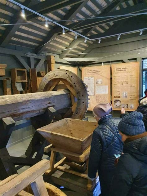 Vėjo malūno vidinė mechanika su guoliais