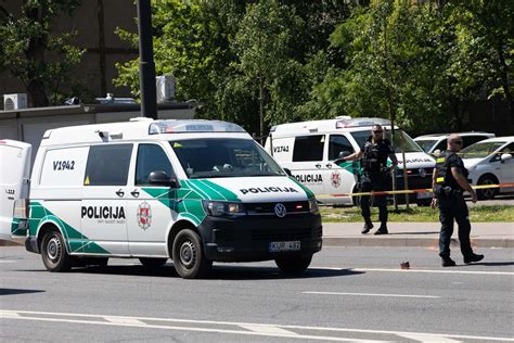 Policijos automobilio priekis po smūgio