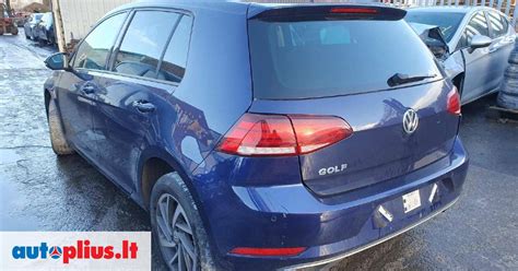 VW Golf 5 automobilis su naujais ratlankiais
