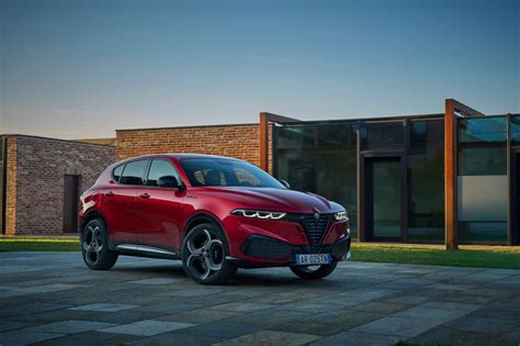 Atnaujintas Alfa Romeo Tonale automobilis