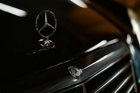 Istorinis „Mercedes-Benz“ logotipas