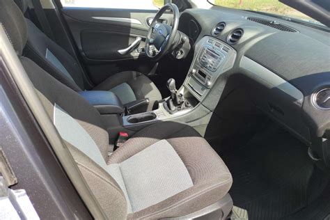 Ford Mondeo automobilio salono interjeras