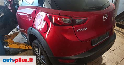 Autoserviso interjeras su Mazda automobiliu