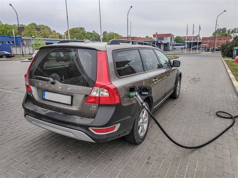 Įvairių markių automobilių su dujų įranga