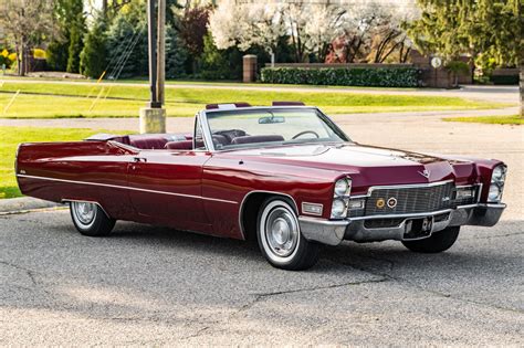 Cadillac Deville 1968 raudonas kabrioletas