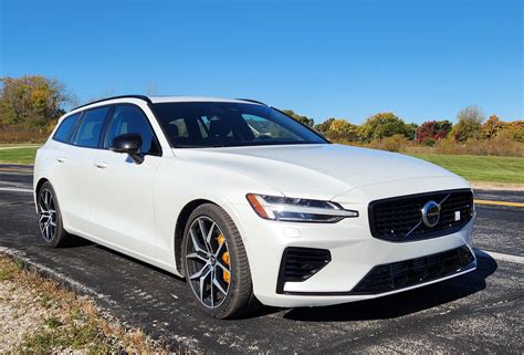 Volvo V60 ir jo konkurentai