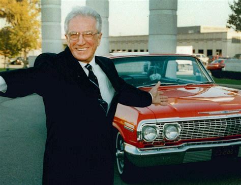 Legendinio automobilių pardavėjo Joe Girard portretas