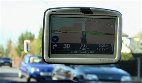 Schema, kaip veikia GPS palydovinė navigacija