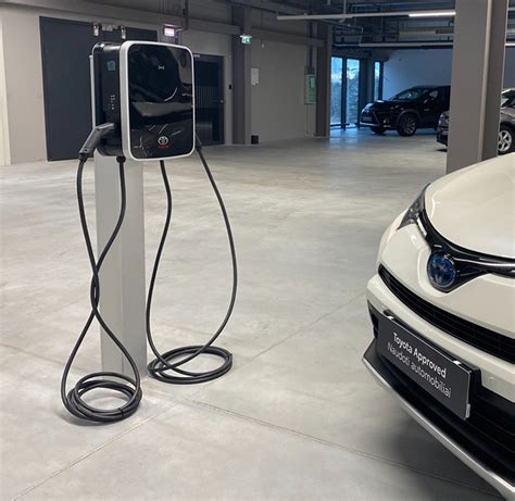 Schema, vaizduojanti elektromobilių įkrovimo tipus ir kištukus