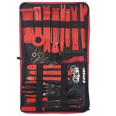 įvairios automobilio dalys ir įrankiai