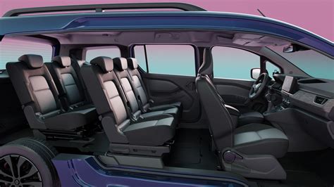 Erdvus 6 vietų automobilio salonas
