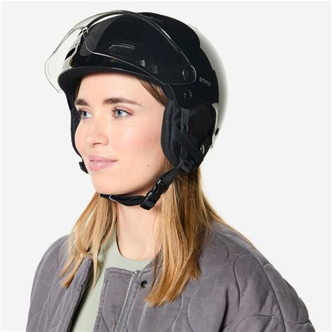 Motociklininkas su atidarytu skydeliu