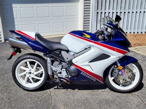 Honda VFR800 galinė dalis su bagažo dėžėmis