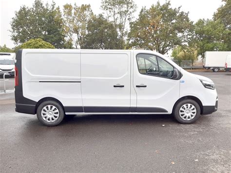 Nissan Primastar L2H1 interjeras