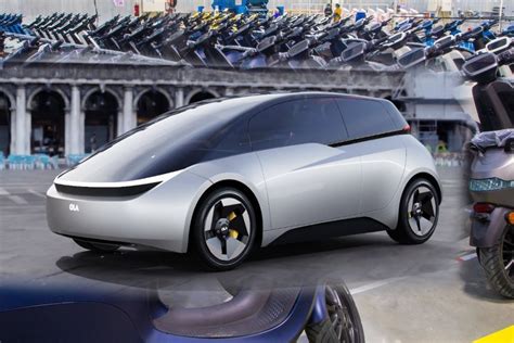 Istorinė nuotrauka automobilių su keturiais stabdomais ratais