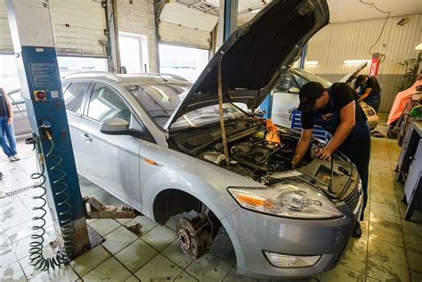 Aplinkosaugininkai tikrina automobilių remonto dirbtuves