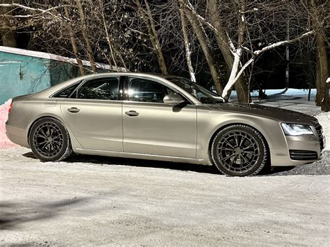 Audi A8 su R21 ratlankiais