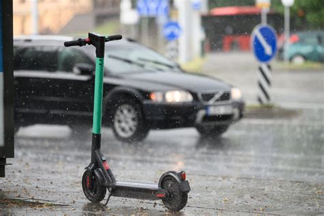 Dviračių ir paspirtukų vairuotojų baudos už KET pažeidimus