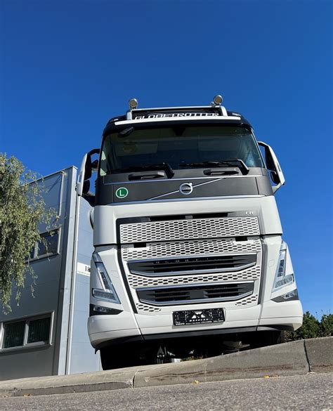 Naujas Volvo vilkikas