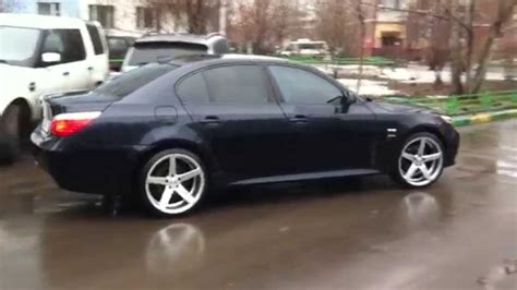 BMW E60 su Vossen ratlankiais R20