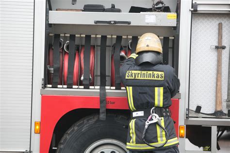 Sandėlis su gesintuvais ir priešgaisrinės apsaugos priemonėmis