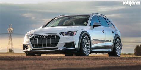 Nuotrauka su Audi A4 Allroad interjeru ir bagažo skyriumi