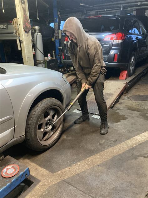 Automobilio servisas, remontuojantis duslintuvus