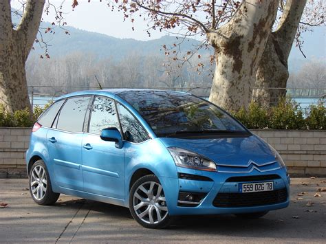 Citroen C4 Picasso galinių purvasaugių dizainas