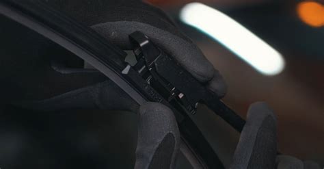 Priekinio stiklo valytuvų svirtelės valdikliai ir simboliai