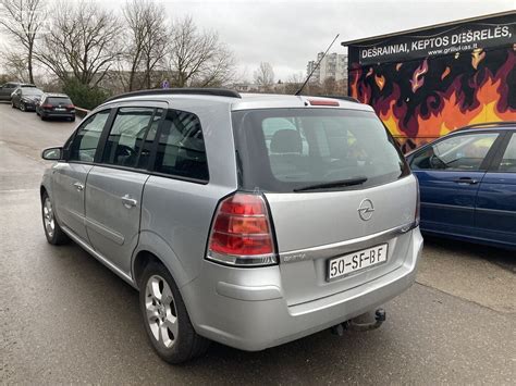 Opel Zafira 2006 automobilio interjeras su įjungtu kondicionieriumi