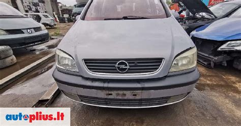 Nuotrauka su įvairiomis Opel Zafira dalimis