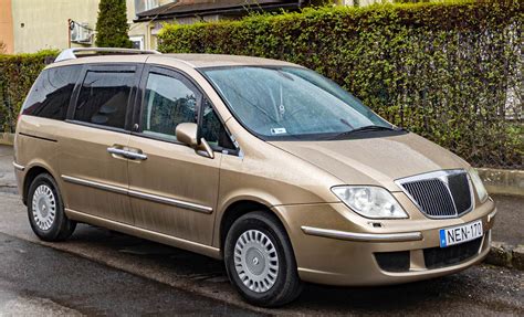 Lancia Phedra eksterjeras