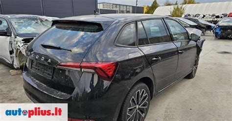 Nuotrauka su įvairiomis Škoda automobilio dalimis