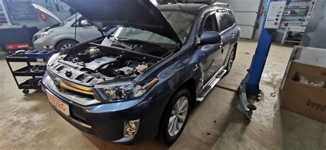 Toyota automobilis su sumontuota dujų įranga