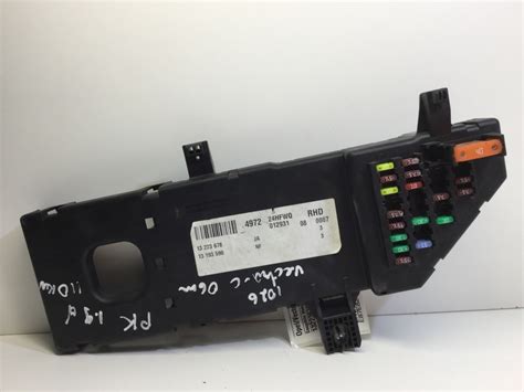 Opel Vectra C saugiklių dėžutės vieta salone