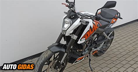 KTM motociklas su priekiniu purvasaugiu