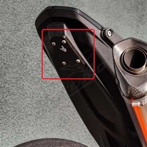 Schema kaip pritvirtinti priekinį purvasaugį ant KTM motociklo