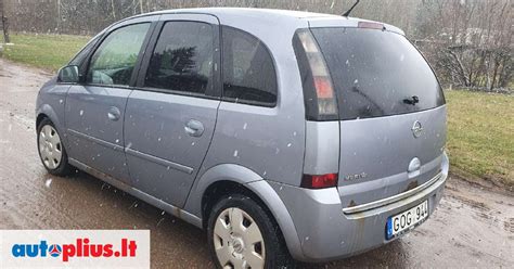 nuotrauka: Opel Meriva automobilis su švariu galiniu stiklu