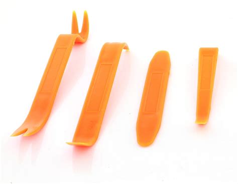 Automobilio spynelės ardymo įrankiai