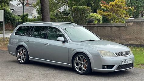 Ford Mondeo ST220 variklio skyrius