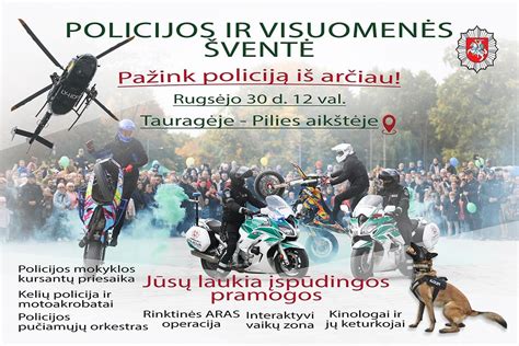 Nuotrauka su susidūrusiais automobiliais ir policija.