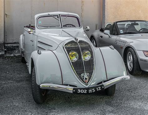 Istorinis Peugeot automobilis