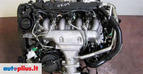 Peugeot 607 variklio skyriaus nuotrauka su pažymėtais SWIRL ir EGR komponentais