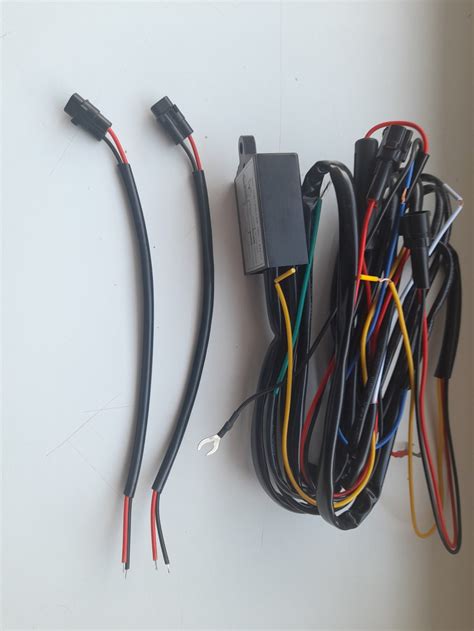LED DRL žibintų instaliacija automobilyje
