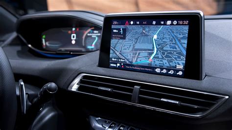 Infografika apie Peugeot Connected Navigation Pack paslaugas