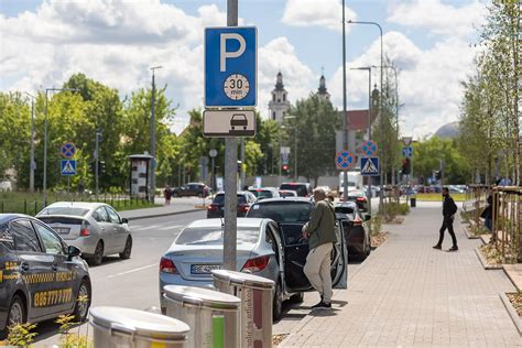 Palankumas skirtingų programėlių automobilių stovėjimui