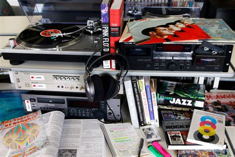 Stilingi patefonai ir vinilo plokštelės