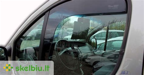 Sugedęs automobilio galinis stiklas