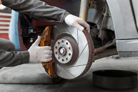 Automobilio stabdžių disko ir kaladėlių nuotrauka