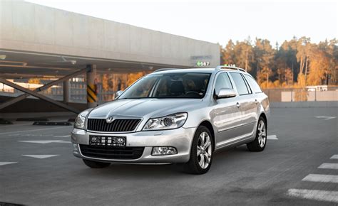 Skoda Octavia su sumontuotais parkavimo davikliais